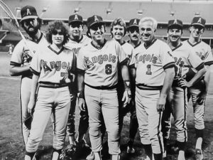 Lisa Nehus Saxon with fellow reporters before an exhibition game against the cast of Happy Days, 1983. (Photo courtesy of V.J. Lovero)